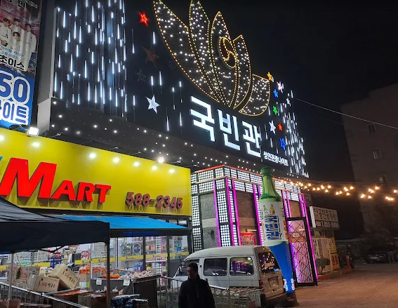 내부 메인 스테이지 및 특수 조명 설비 사진